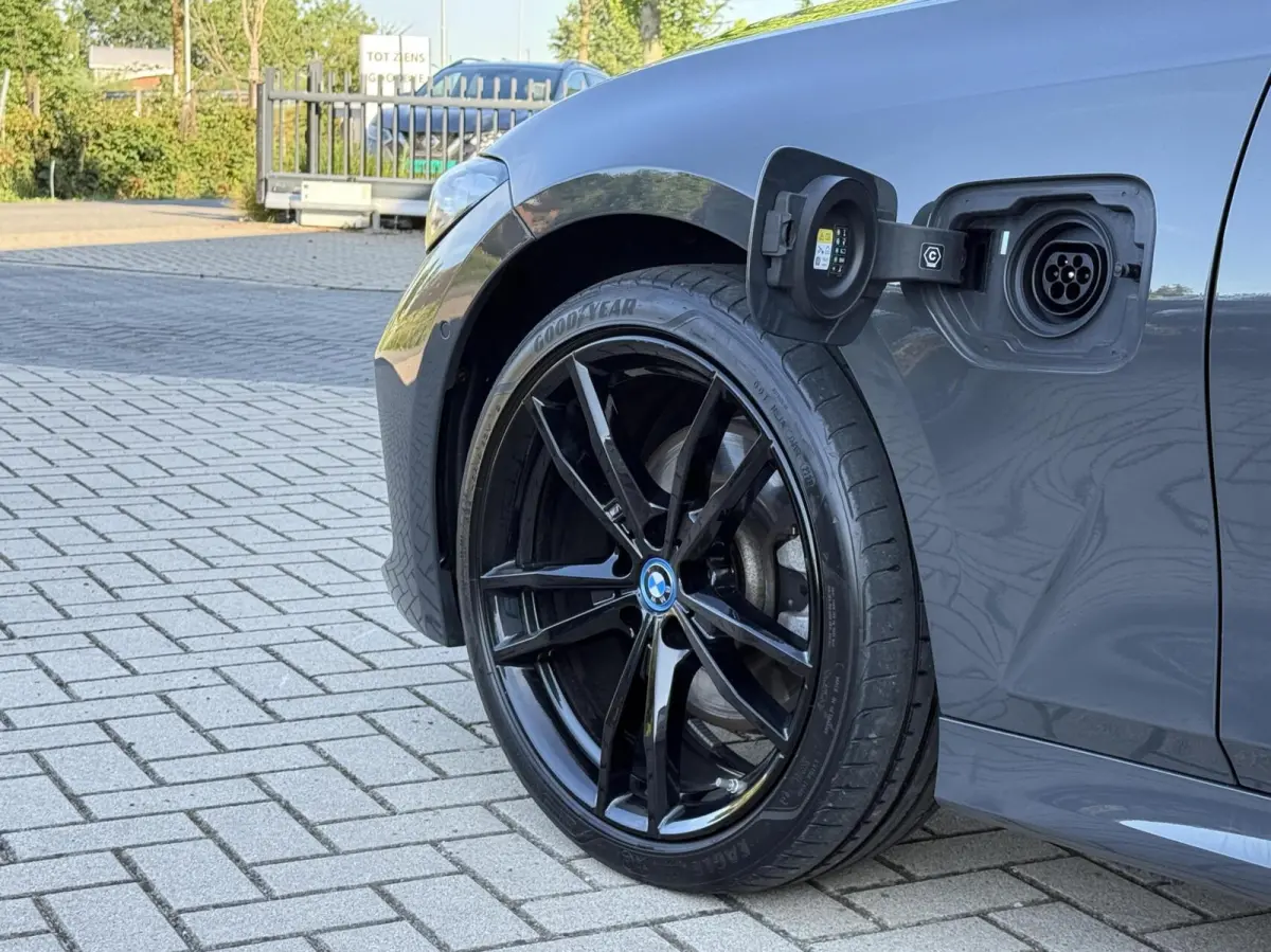 320e xDrive M-Sport|ACC|Pano|Head Up|Trekhaak|19''