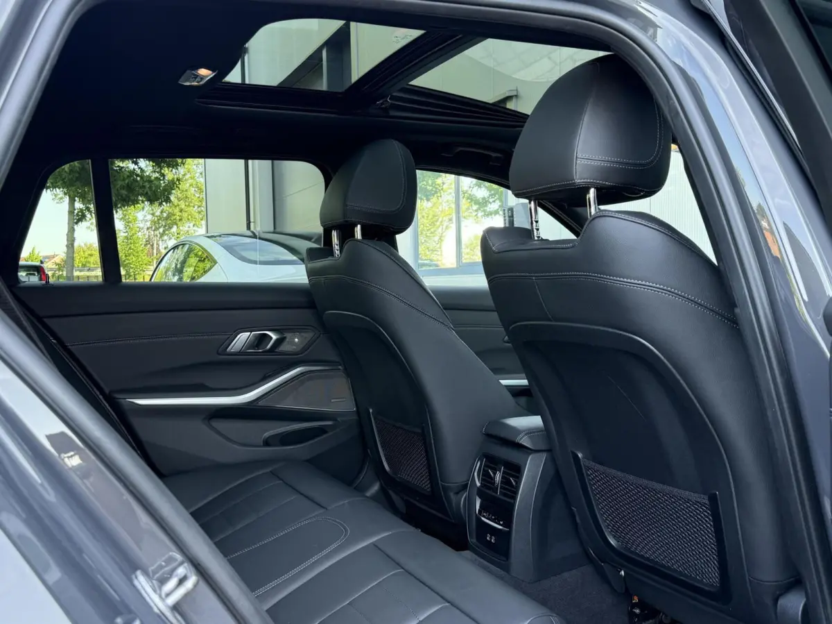 320e xDrive M-Sport|ACC|Pano|Head Up|Trekhaak|19''
