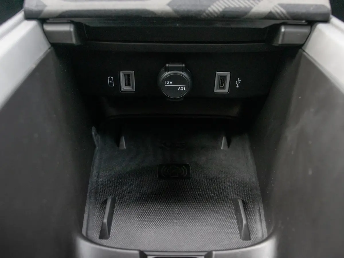 Summit 54 kWh | SOH 96,1% | Infotainment Pack | Bicolore