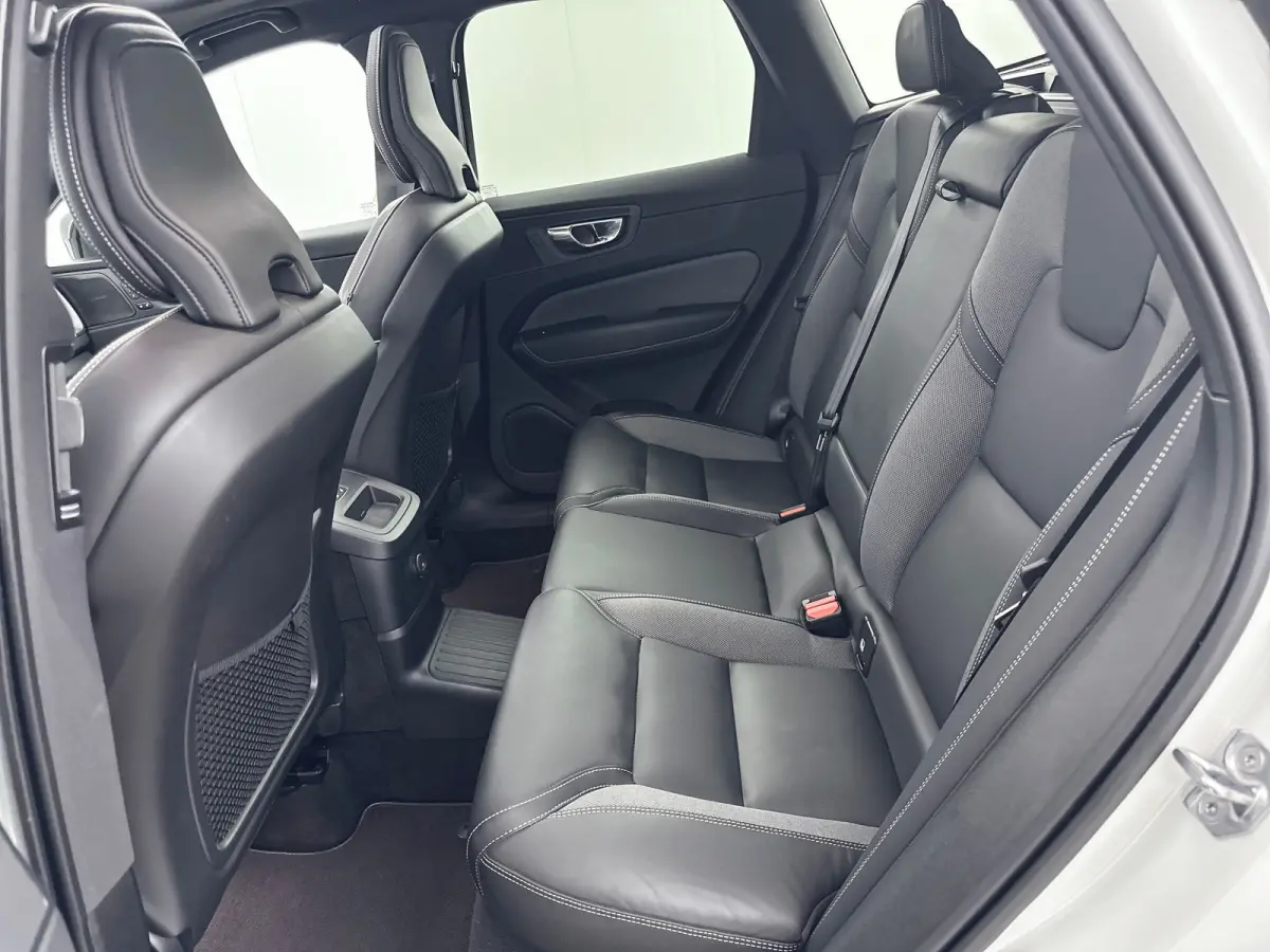 T6 Recharge R-Design | 21" | Harman Kardon | Trekhaak | Panoramadak | Elektr. verstelbare | Verwarmbare | Sportstoelen | Parkeercamera | Adaptieve Cruise | BLIS