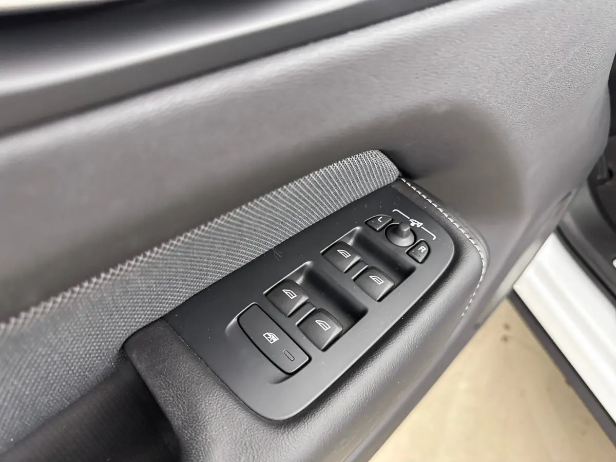 T6 Recharge R-Design | 21" | Harman Kardon | Trekhaak | Panoramadak | Elektr. verstelbare | Verwarmbare | Sportstoelen | Parkeercamera | Adaptieve Cruise | BLIS