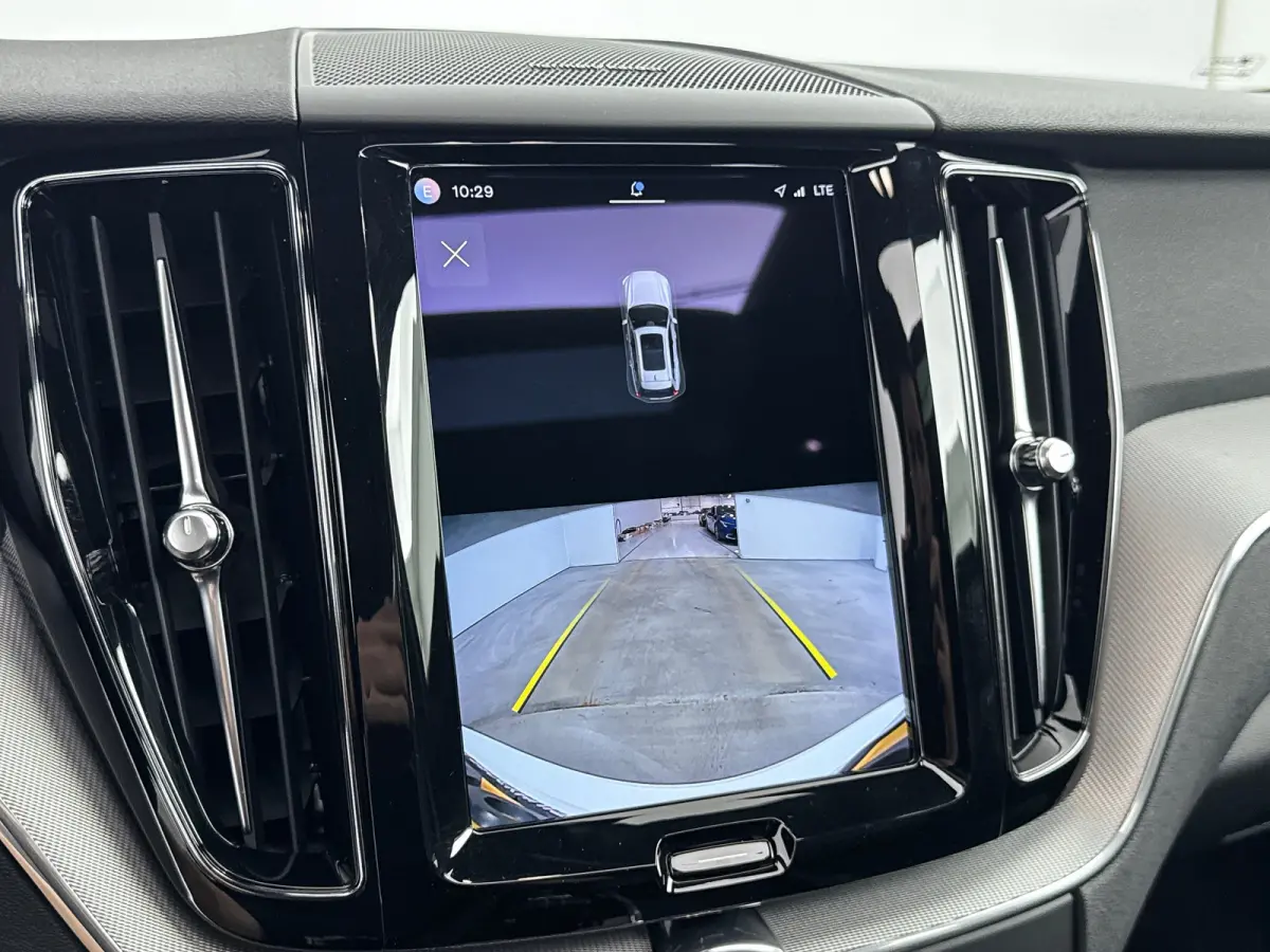 T6 Recharge R-Design | 21" | Harman Kardon | Trekhaak | Panoramadak | Elektr. verstelbare | Verwarmbare | Sportstoelen | Parkeercamera | Adaptieve Cruise | BLIS