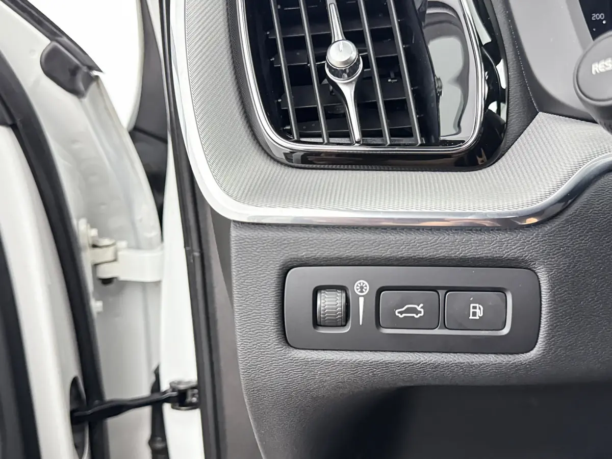 T6 Recharge R-Design | 21" | Harman Kardon | Trekhaak | Panoramadak | Elektr. verstelbare | Verwarmbare | Sportstoelen | Parkeercamera | Adaptieve Cruise | BLIS