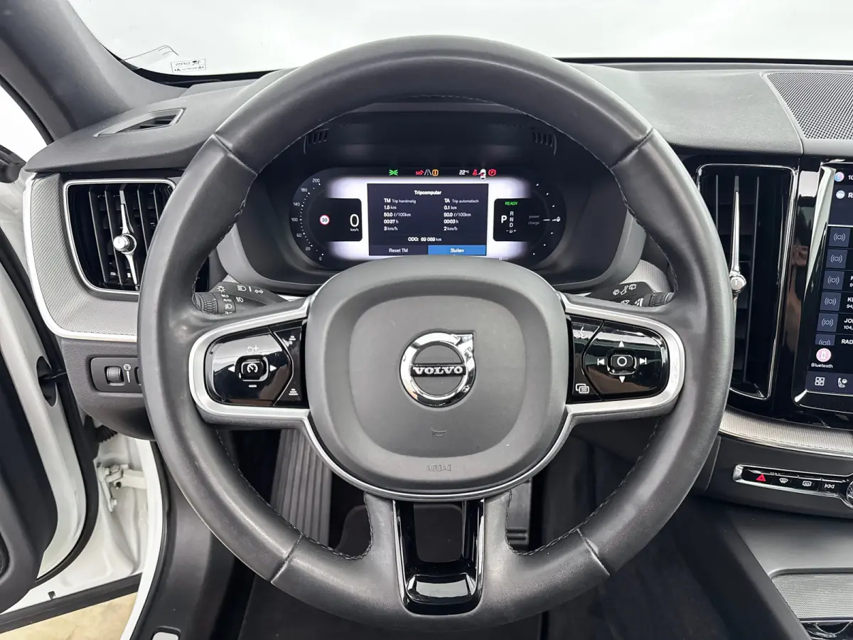 T6 Recharge R-Design | 21" | Harman Kardon | Trekhaak | Panoramadak | Elektr. verstelbare | Verwarmbare | Sportstoelen | Parkeercamera | Adaptieve Cruise | BLIS
