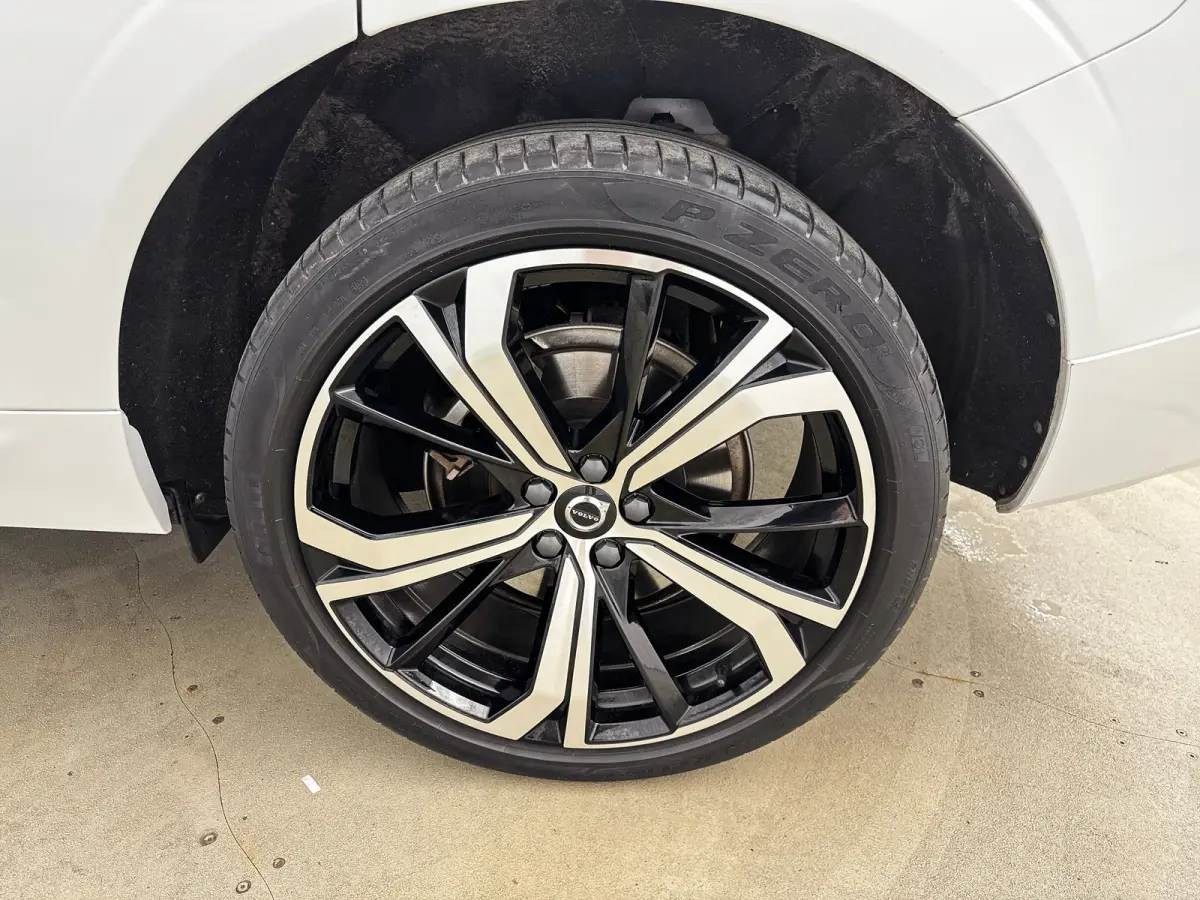 T6 Recharge R-Design | 21" | Harman Kardon | Trekhaak | Panoramadak | Elektr. verstelbare | Verwarmbare | Sportstoelen | Parkeercamera | Adaptieve Cruise | BLIS