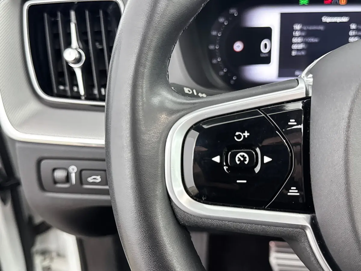 T6 Recharge R-Design | 21" | Harman Kardon | Trekhaak | Panoramadak | Elektr. verstelbare | Verwarmbare | Sportstoelen | Parkeercamera | Adaptieve Cruise | BLIS
