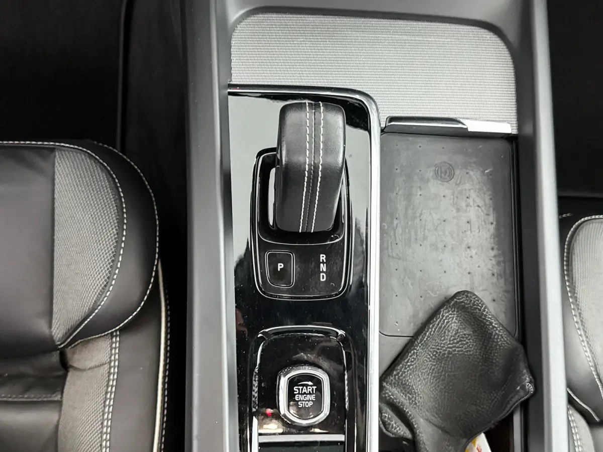 T6 Recharge R-Design | 21" | Harman Kardon | Trekhaak | Panoramadak | Elektr. verstelbare | Verwarmbare | Sportstoelen | Parkeercamera | Adaptieve Cruise | BLIS