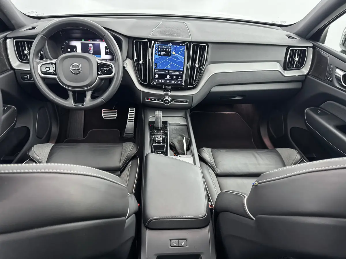 T6 Recharge R-Design | 21" | Harman Kardon | Trekhaak | Panoramadak | Elektr. verstelbare | Verwarmbare | Sportstoelen | Parkeercamera | Adaptieve Cruise | BLIS