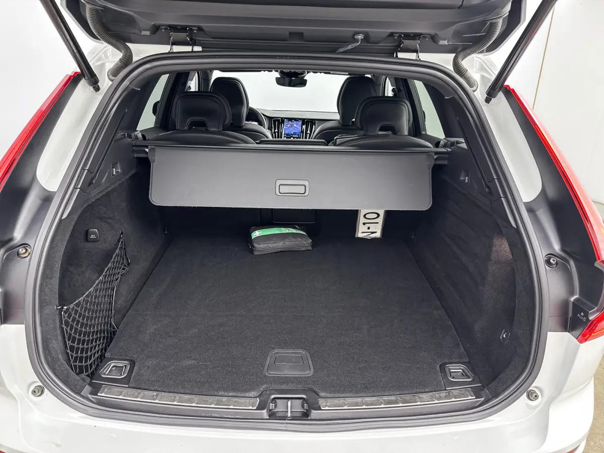 T6 Recharge R-Design | 21" | Harman Kardon | Trekhaak | Panoramadak | Elektr. verstelbare | Verwarmbare | Sportstoelen | Parkeercamera | Adaptieve Cruise | BLIS