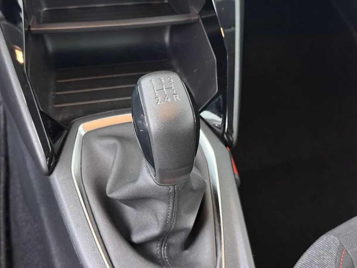 1.2 PureTech Active | CarPlay/Android Auto | Cruise Control | Metallic Lak |