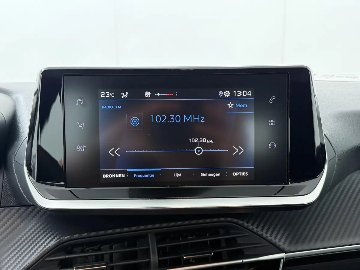 1.2 PureTech Active | CarPlay/Android Auto | Cruise Control | Metallic Lak |