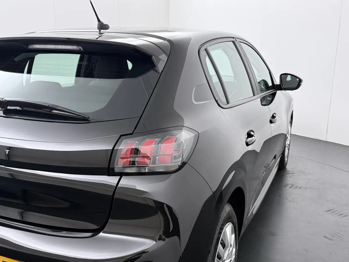 1.2 PureTech Active | CarPlay/Android Auto | Cruise Control | Metallic Lak |