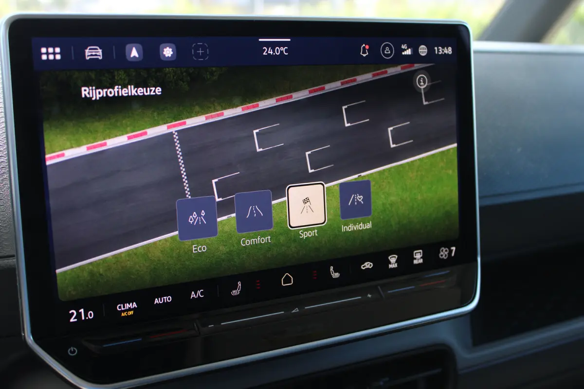 Bulli Limited Edition 286 PK 79 kWh | Achteruitrijcamera | Apple Carplay/Android Auto|telefoonintegratie premium | Cruise control adaptief met Stop&Go en stuurhulp