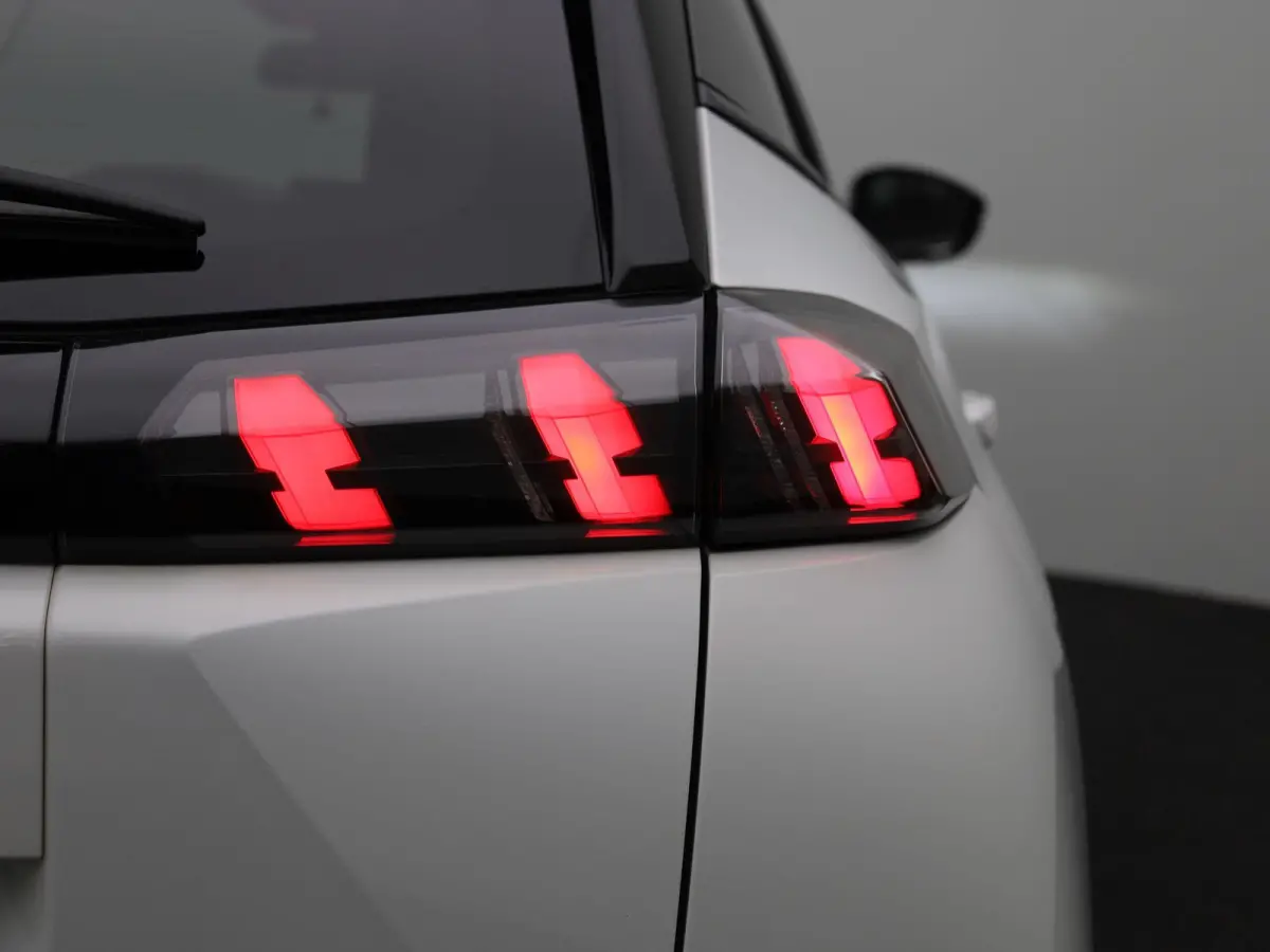 1.2 PureTech Allure | Apple Carplay / Android Auto | Parkeersensoren | Climate Control | Trekhaak |