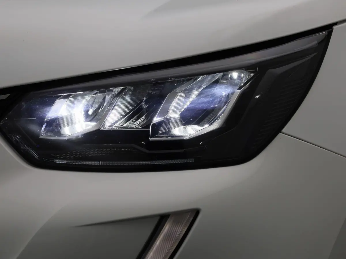 1.2 PureTech Allure | Apple Carplay / Android Auto | Parkeersensoren | Climate Control | Trekhaak |