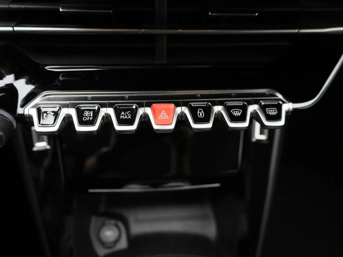 1.2 PureTech Allure | Apple Carplay / Android Auto | Parkeersensoren | Climate Control | Trekhaak |