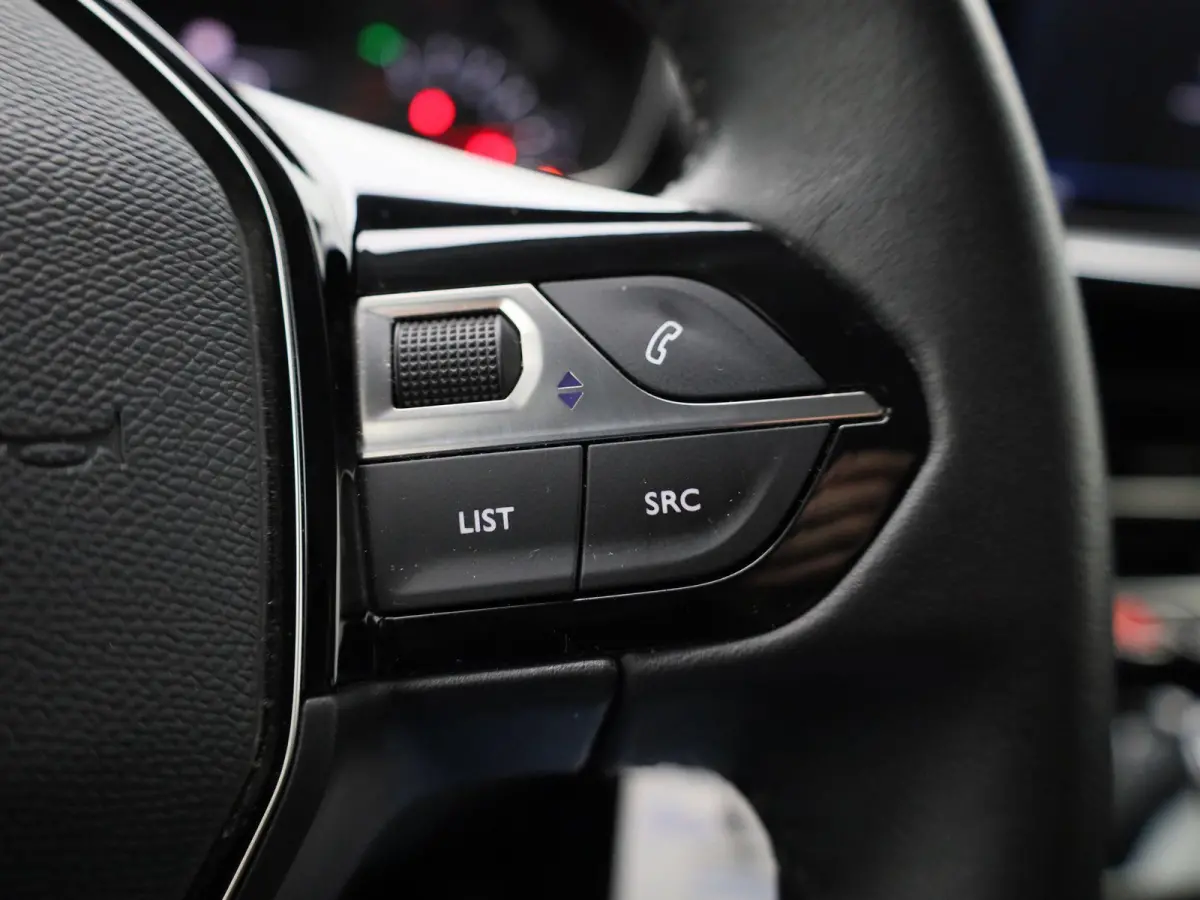 1.2 PureTech Allure | Apple Carplay / Android Auto | Parkeersensoren | Climate Control | Trekhaak |