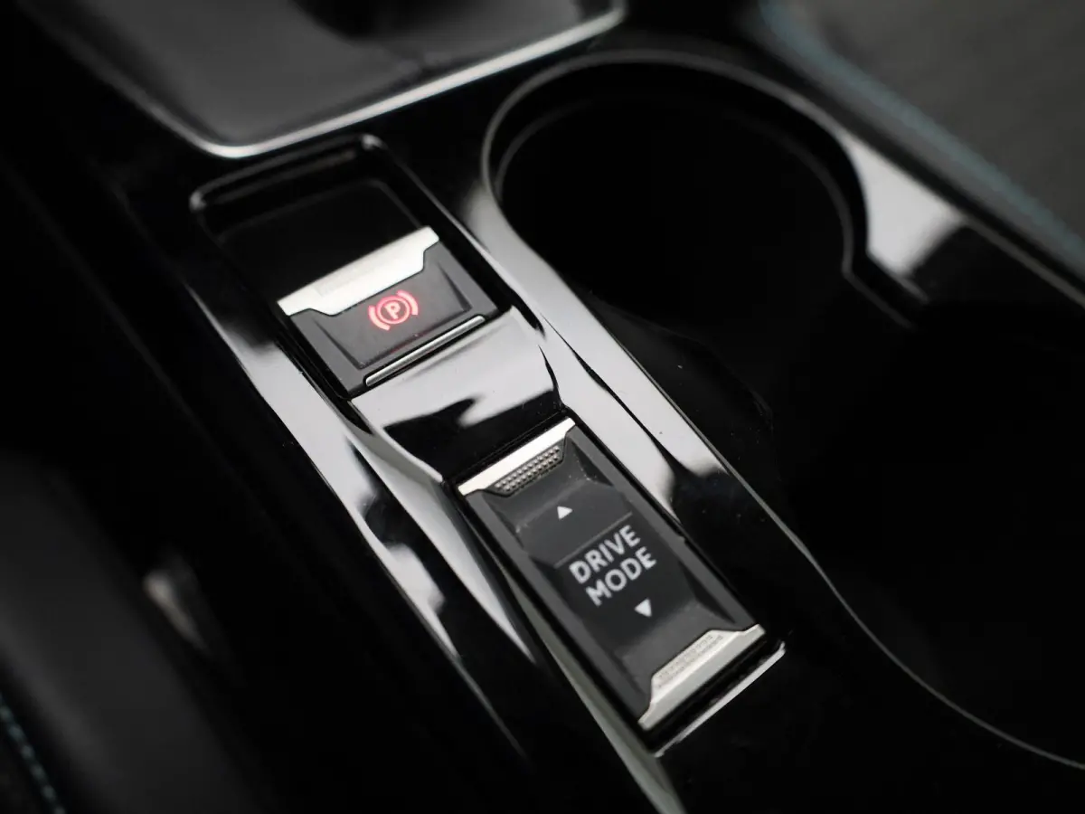 1.2 PureTech Allure | Apple Carplay / Android Auto | Parkeersensoren | Climate Control | Trekhaak |