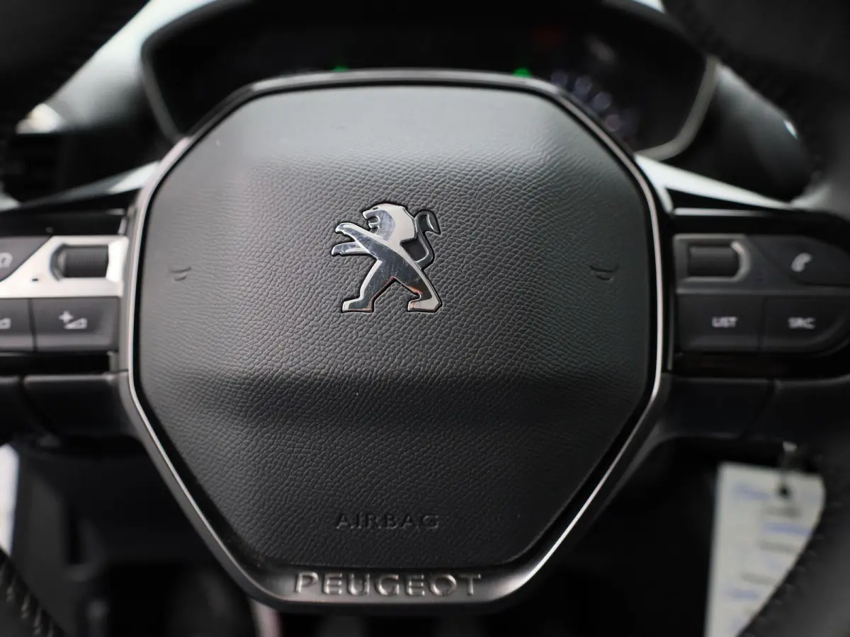1.2 PureTech Allure | Apple Carplay / Android Auto | Parkeersensoren | Climate Control | Trekhaak |