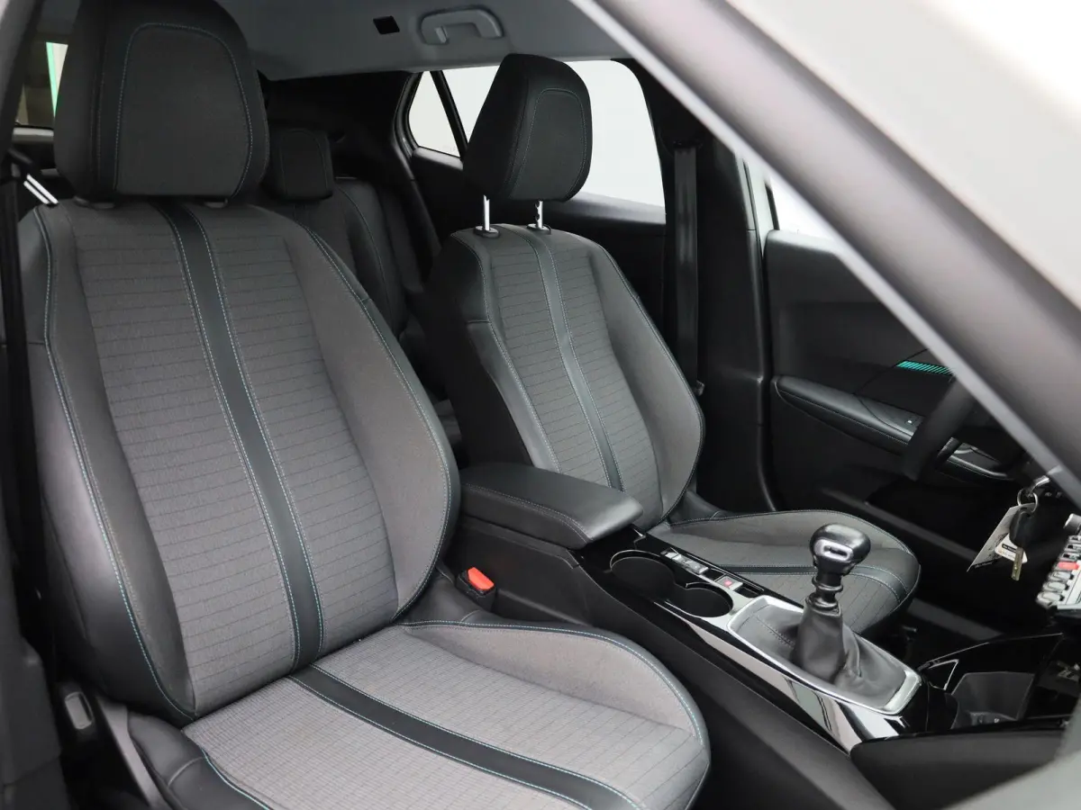 1.2 PureTech Allure | Apple Carplay / Android Auto | Parkeersensoren | Climate Control | Trekhaak |