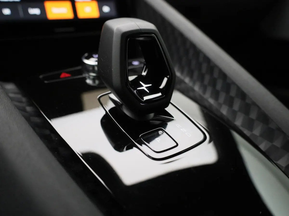 Long Range Single Motor 82 kWh | Automaat | Apple Carplay / Android Auto | Stoelverwarming | Achteruitrijcamera | Parkeersensoren | Trekhaak |