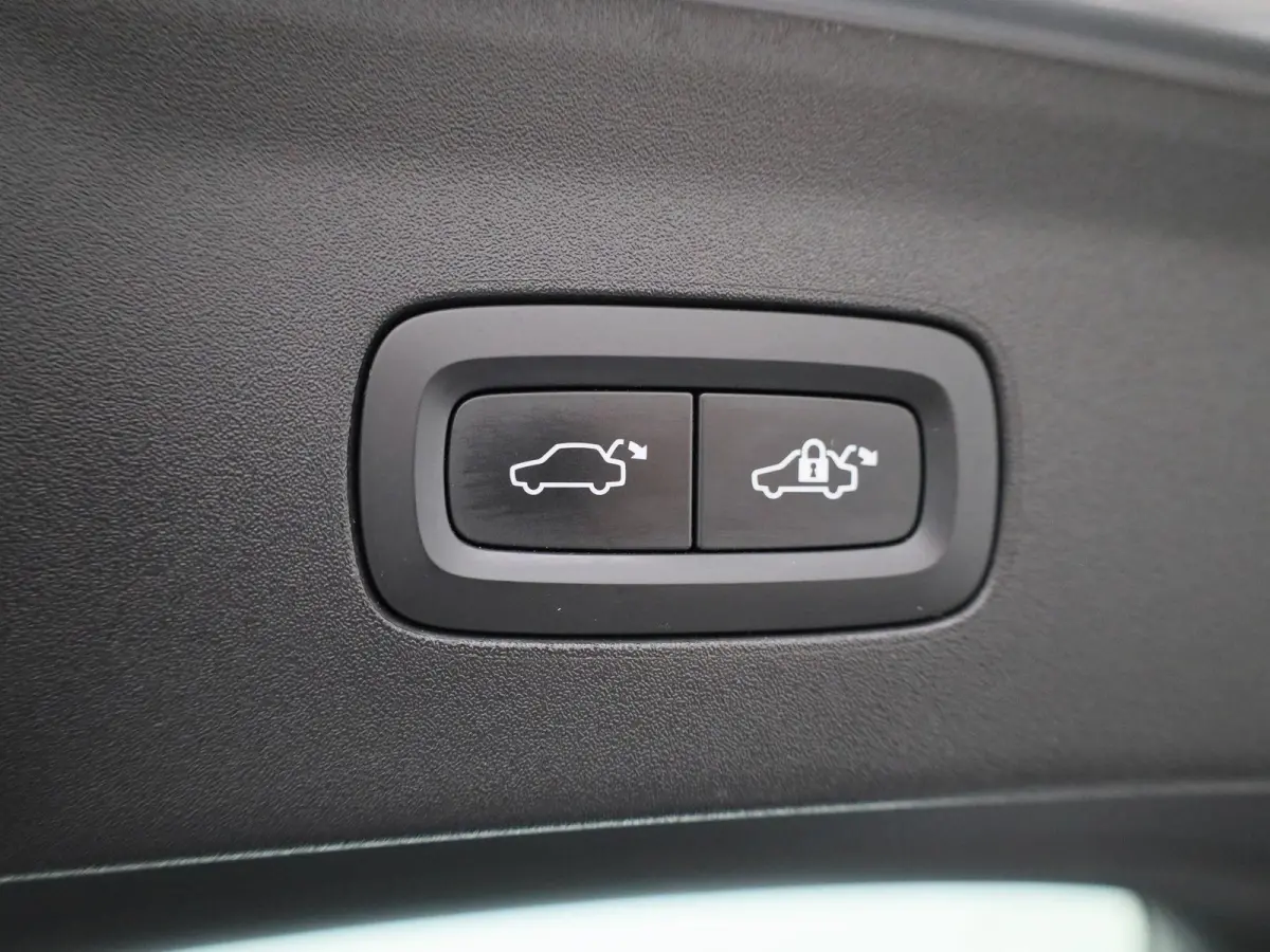 Long Range Single Motor 82 kWh | Automaat | Apple Carplay / Android Auto | Stoelverwarming | Achteruitrijcamera | Parkeersensoren | Trekhaak |