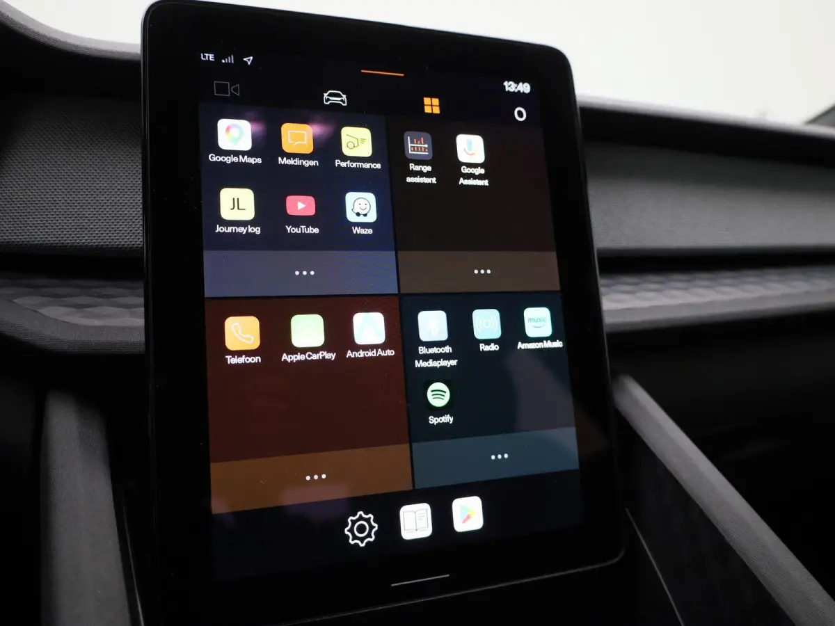Long Range Single Motor 82 kWh | Automaat | Apple Carplay / Android Auto | Stoelverwarming | Achteruitrijcamera | Parkeersensoren | Trekhaak |