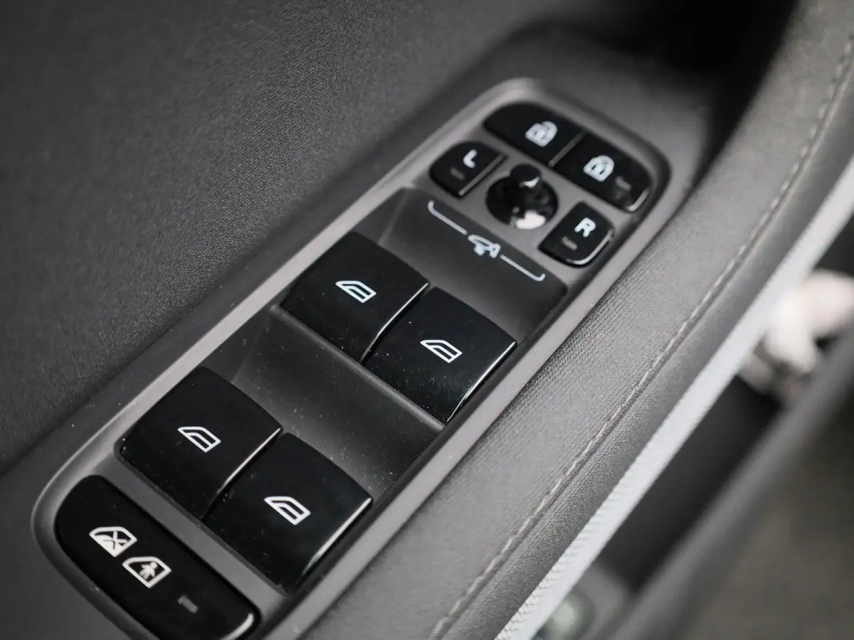 Long Range Single Motor 82 kWh | Automaat | Apple Carplay / Android Auto | Stoelverwarming | Achteruitrijcamera | Parkeersensoren | Trekhaak |