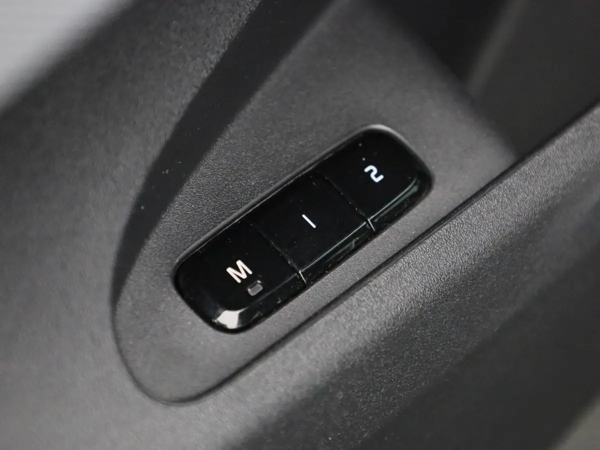 Long Range Single Motor 82 kWh | Automaat | Apple Carplay / Android Auto | Stoelverwarming | Achteruitrijcamera | Parkeersensoren | Trekhaak |