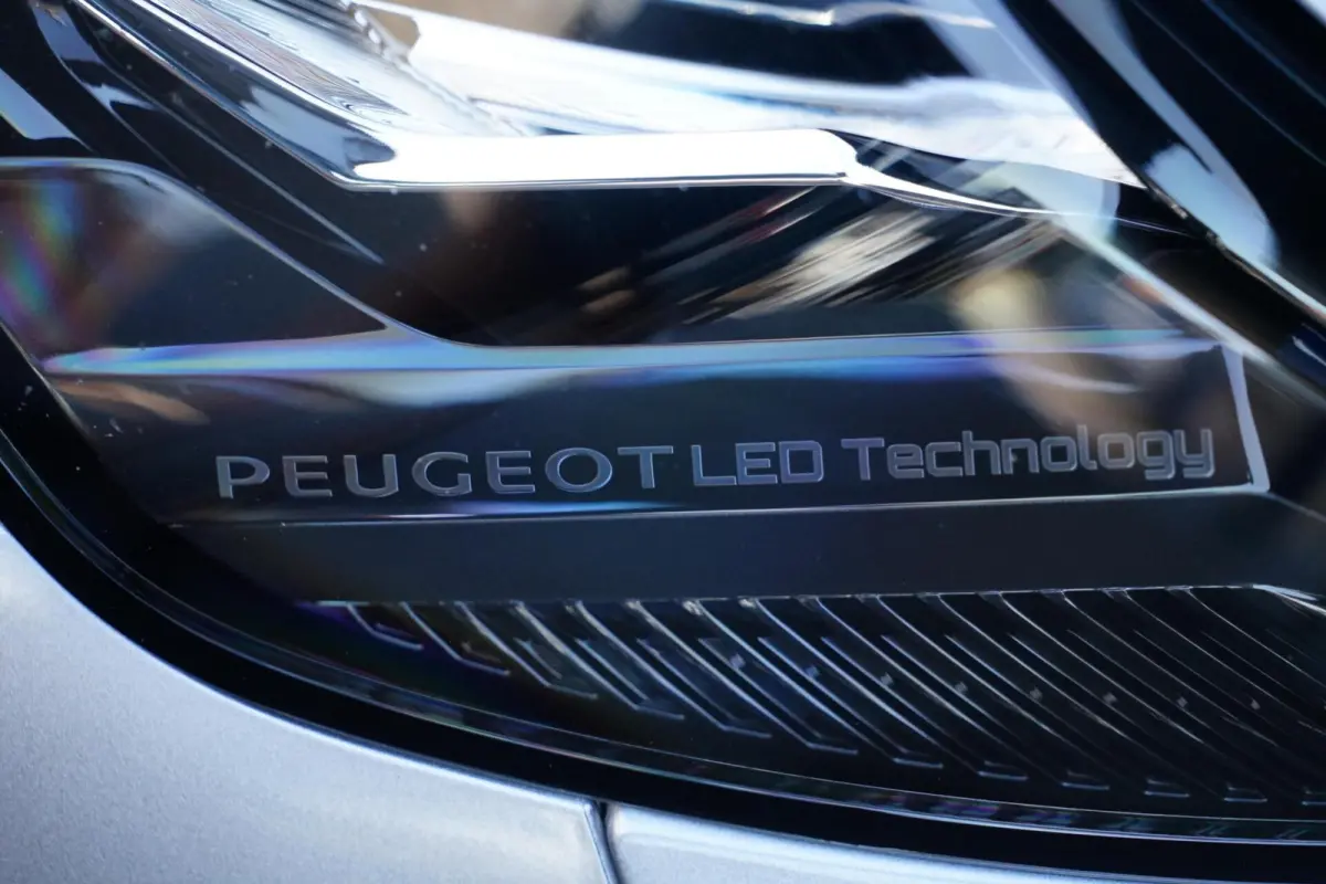 1.2 PureTech Active Pack, NL, PDC, CarPlay, LED, L.M.