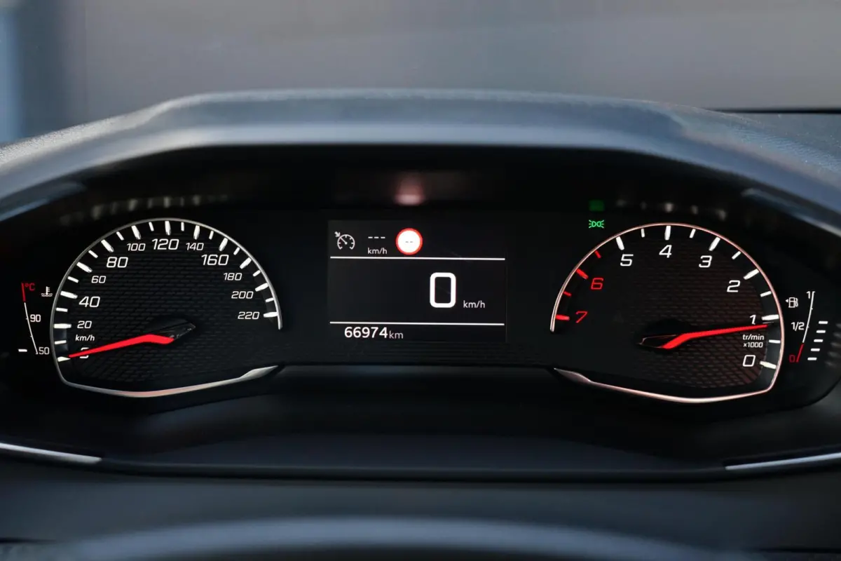 1.2 PureTech Active Pack, NL, PDC, CarPlay, LED, L.M.