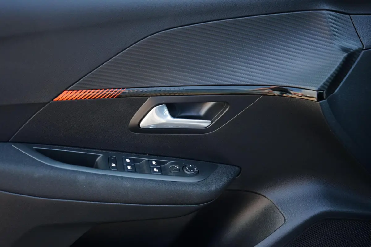 1.2 PureTech Active Pack, NL, PDC, CarPlay, LED, L.M.