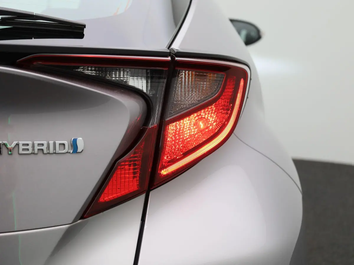 1.8 Hybrid Active | Automaat | Apple Carplay / Android Auto | Achteruitrijcamera | Adaptief Cruise Control | Parkeersensoren |