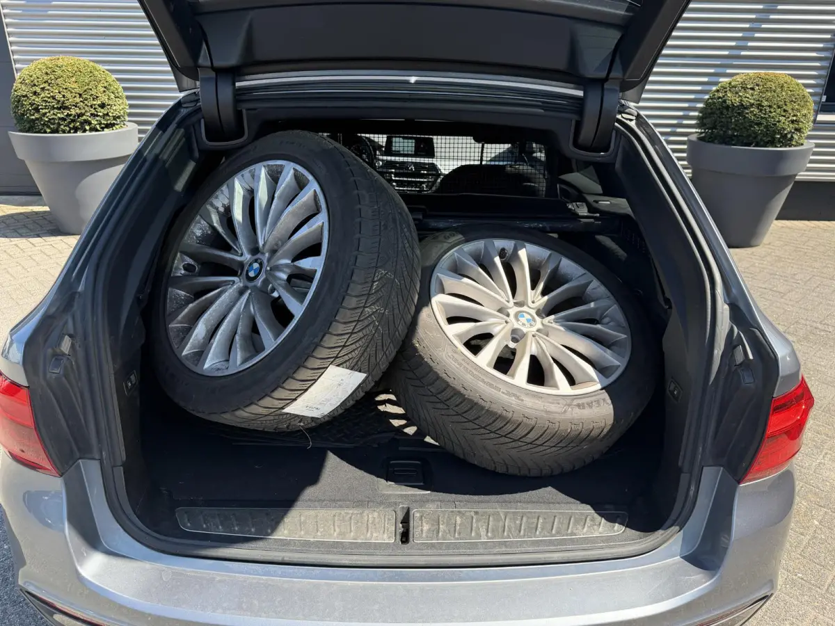 520d Executive M-Sport | Camera | Harmon Kardon | Navigatie | Elektrische Achterklep | 19 Inch Lichtmetalen Velgen |
