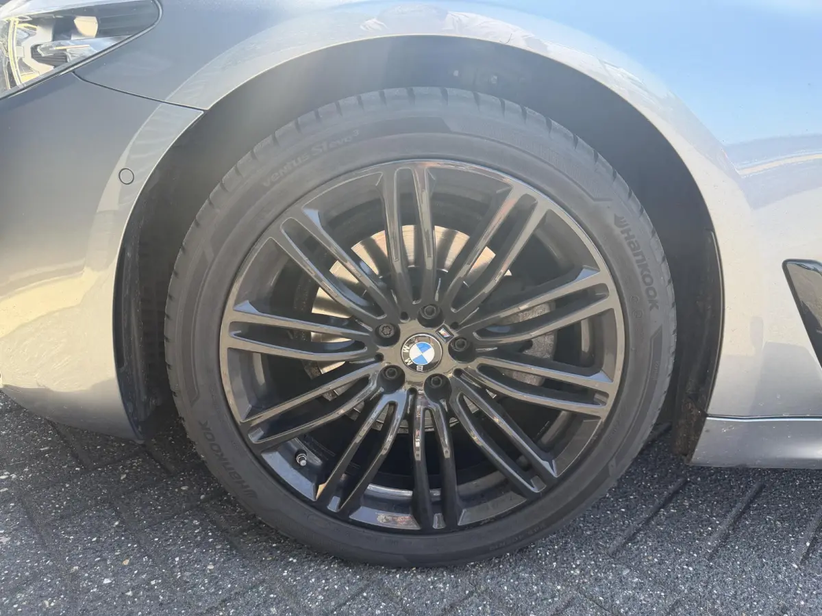 520d Executive M-Sport | Camera | Harmon Kardon | Navigatie | Elektrische Achterklep | 19 Inch Lichtmetalen Velgen |