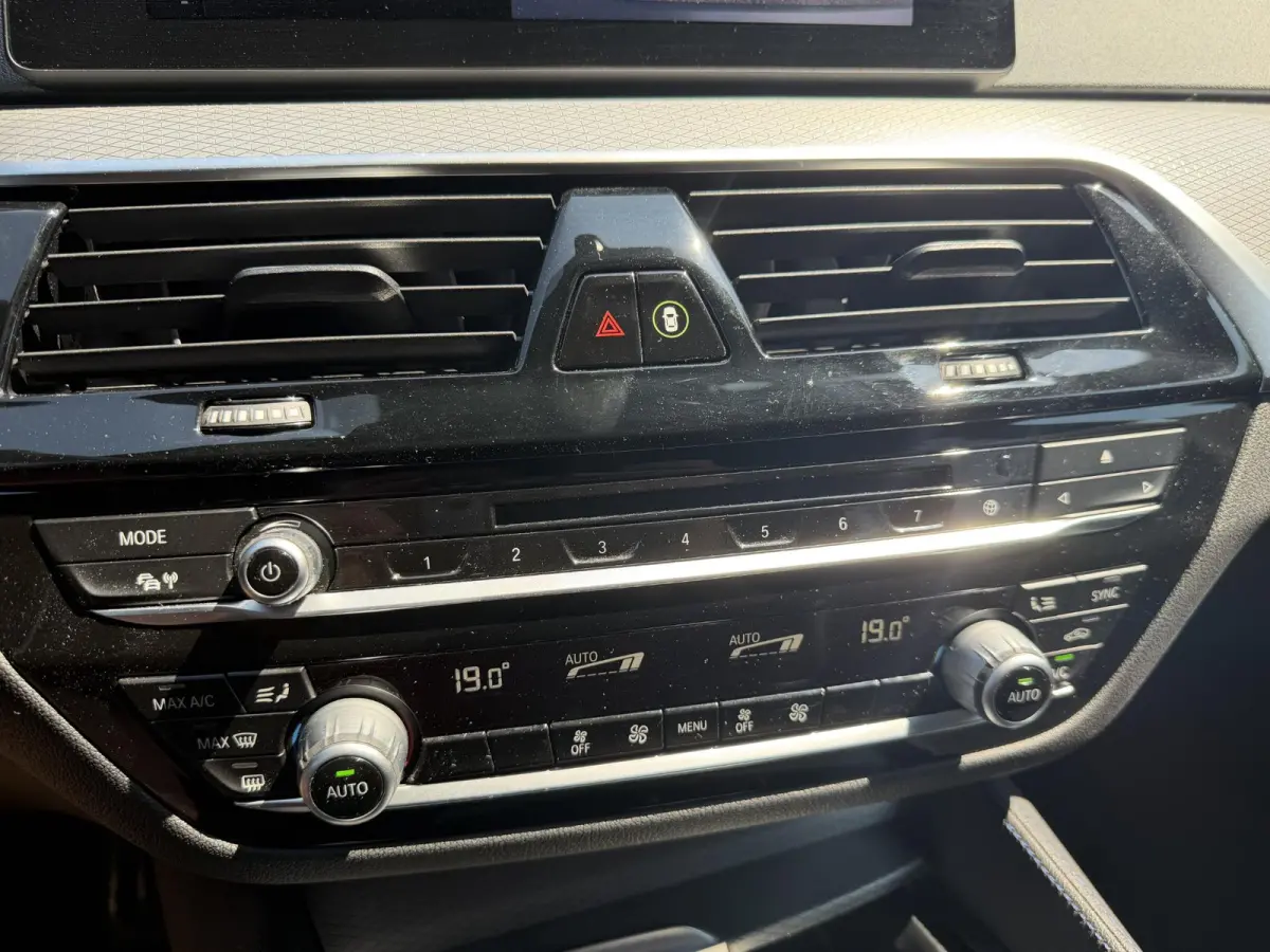 520d Executive M-Sport | Camera | Harmon Kardon | Navigatie | Elektrische Achterklep | 19 Inch Lichtmetalen Velgen |