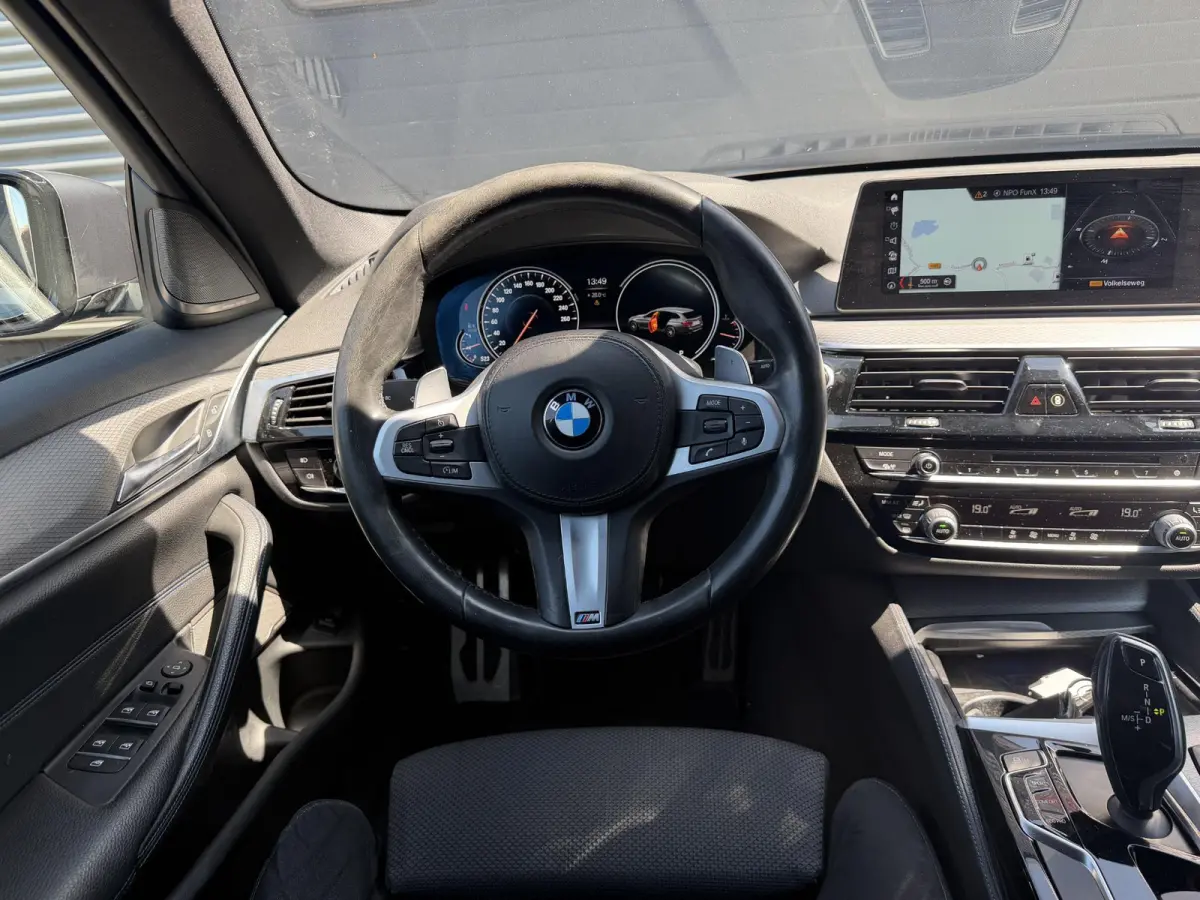 520d Executive M-Sport | Camera | Harmon Kardon | Navigatie | Elektrische Achterklep | 19 Inch Lichtmetalen Velgen |