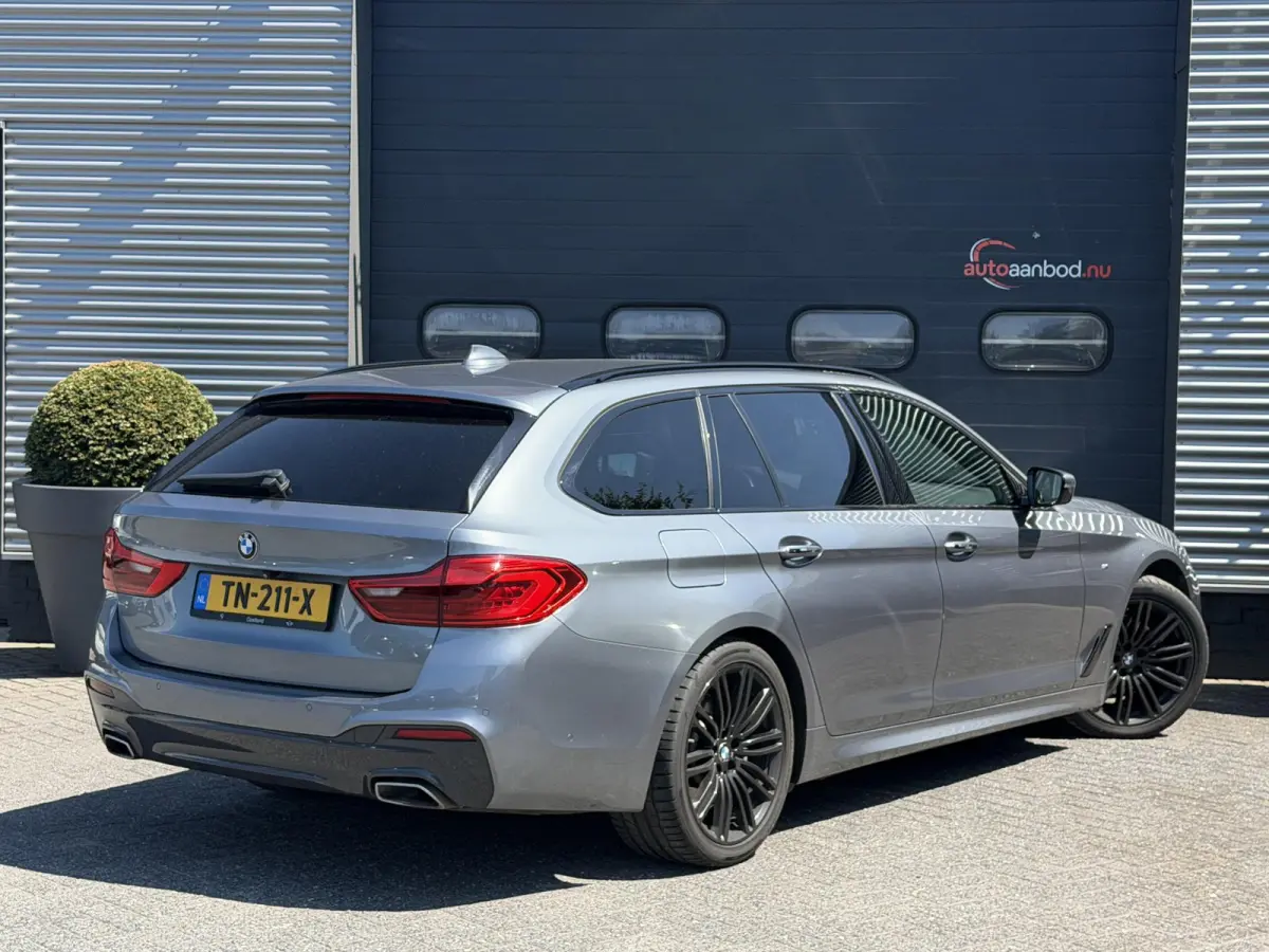 520d Executive M-Sport | Camera | Harmon Kardon | Navigatie | Elektrische Achterklep | 19 Inch Lichtmetalen Velgen |
