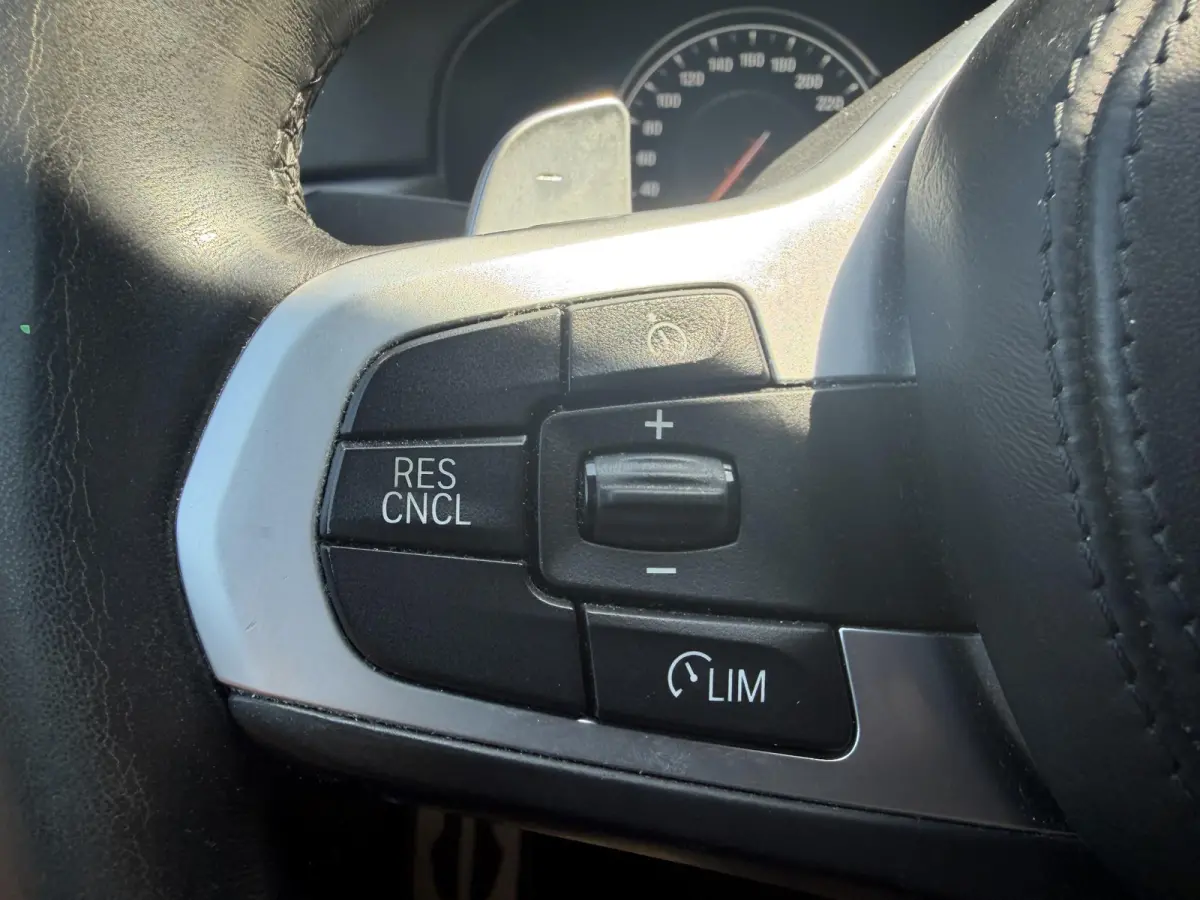 520d Executive M-Sport | Camera | Harmon Kardon | Navigatie | Elektrische Achterklep | 19 Inch Lichtmetalen Velgen |