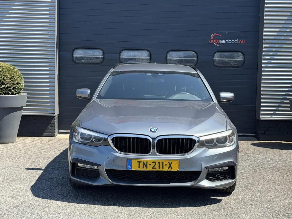 520d Executive M-Sport | Camera | Harmon Kardon | Navigatie | Elektrische Achterklep | 19 Inch Lichtmetalen Velgen |