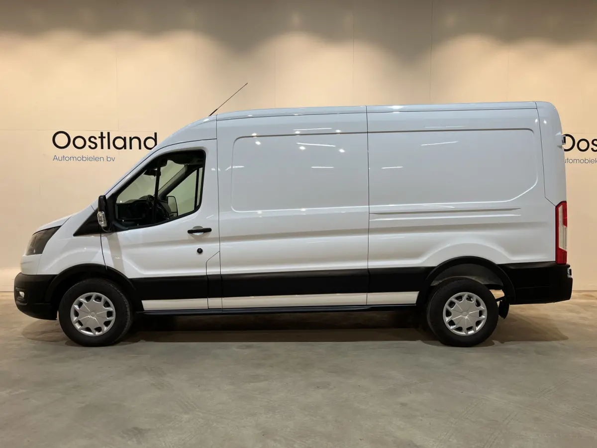 350 2.0 TDCI L3H2 Trend 130 PK Automaat / Euro 6 / Airco / Cruise Control / PDC / 3-Zits 43.000 KM !!