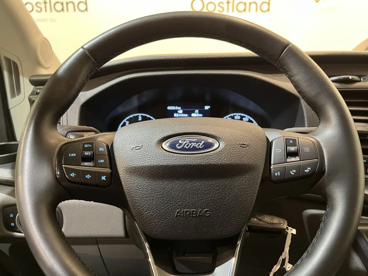 350 2.0 TDCI L3H2 Trend 130 PK Automaat / Euro 6 / Airco / Cruise Control / PDC / 3-Zits 43.000 KM !!