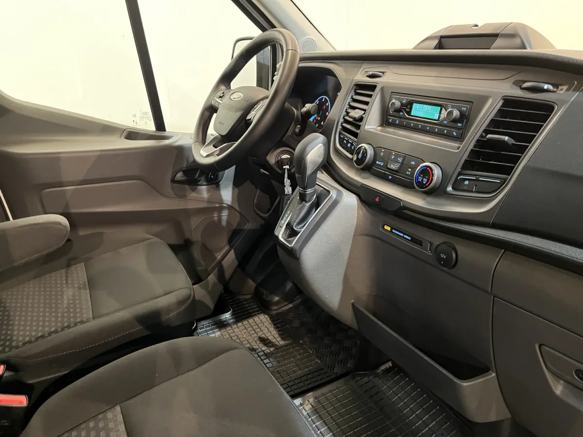 350 2.0 TDCI L3H2 Trend 130 PK Automaat / Euro 6 / Airco / Cruise Control / PDC / 3-Zits 43.000 KM !!