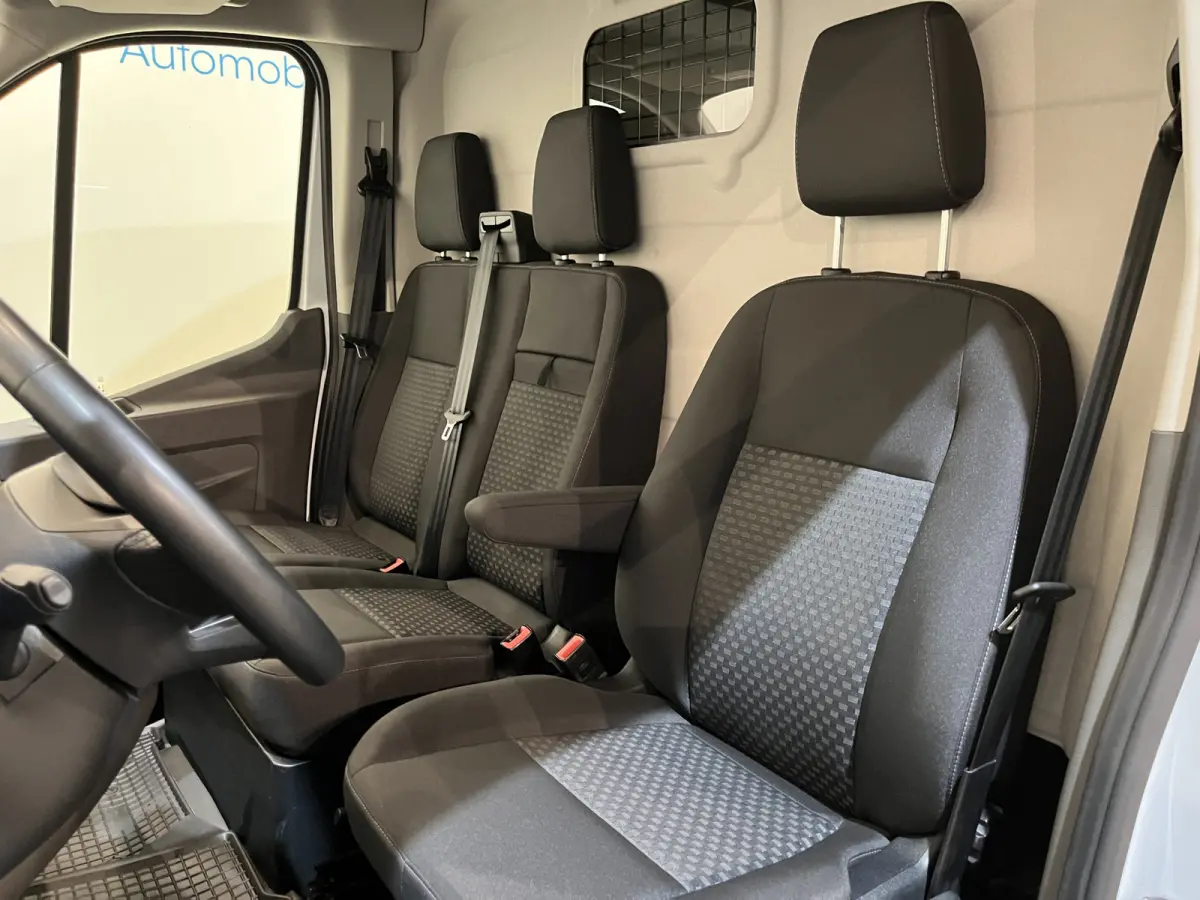 350 2.0 TDCI L3H2 Trend 130 PK Automaat / Euro 6 / Airco / Cruise Control / PDC / 3-Zits 43.000 KM !!