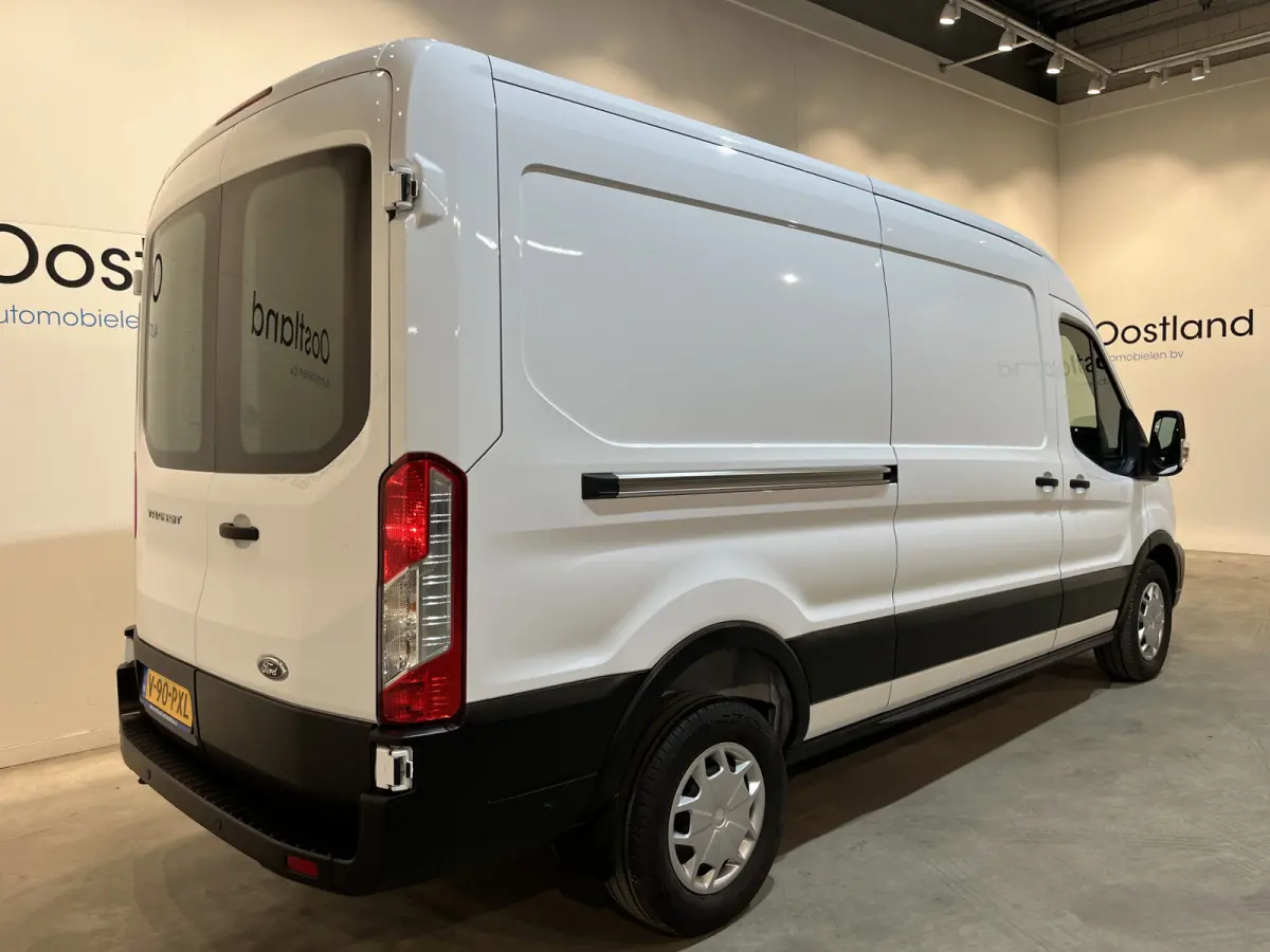 350 2.0 TDCI L3H2 Trend 130 PK Automaat / Euro 6 / Airco / Cruise Control / PDC / 3-Zits 43.000 KM !!