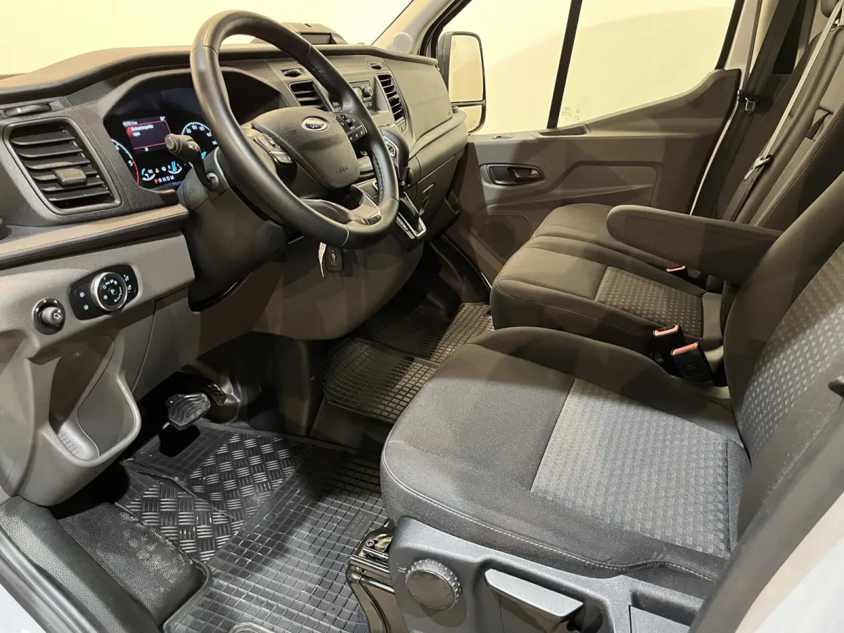 350 2.0 TDCI L3H2 Trend 130 PK Automaat / Euro 6 / Airco / Cruise Control / PDC / 3-Zits 43.000 KM !!