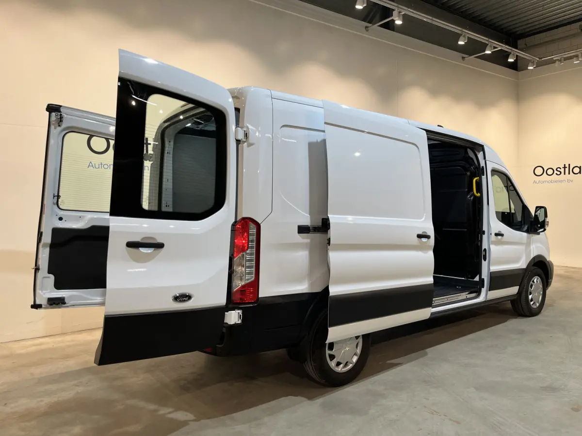 350 2.0 TDCI L3H2 Trend 130 PK Automaat / Euro 6 / Airco / Cruise Control / PDC / 3-Zits 43.000 KM !!