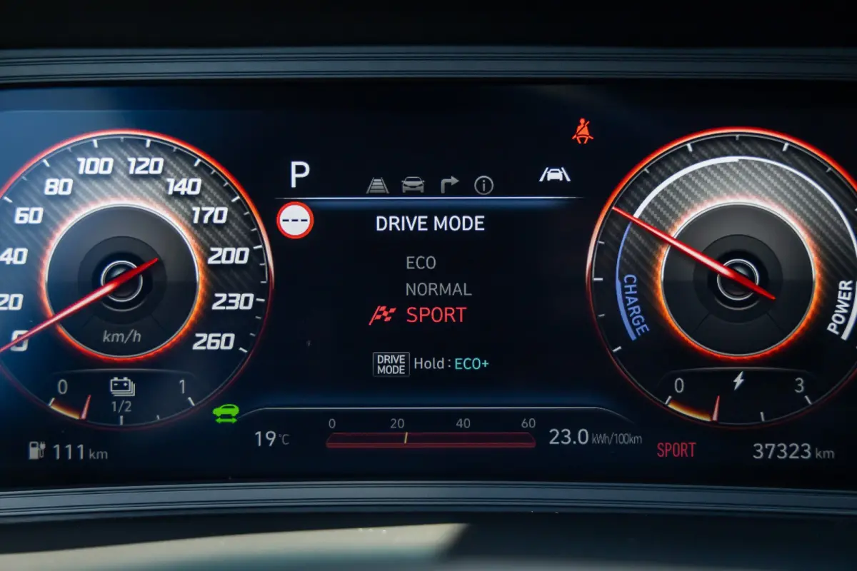 EV Fashion 64 kWh | Camera | Stoelverwarmig | Cruise control adaptief | Head-up display | Dodehoek detectie | Digitaal dashboard | Apple Carplay/Android Auto | Achteruitrijcamera | Apple Car
