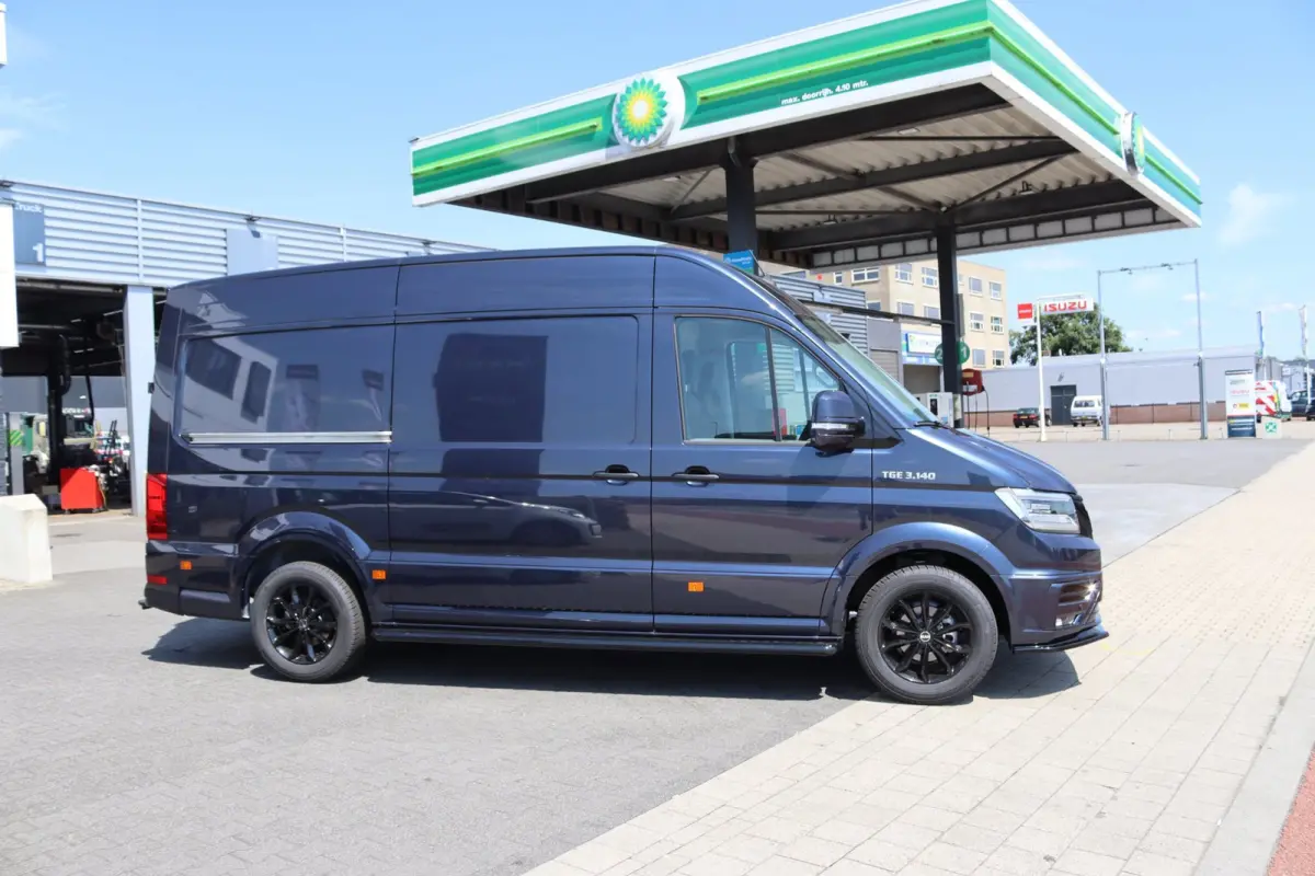 3.140 L3H3, lederen bekleding, 18" LMV, Volledig in kleur, Sidebars zwart, Roordink Edition