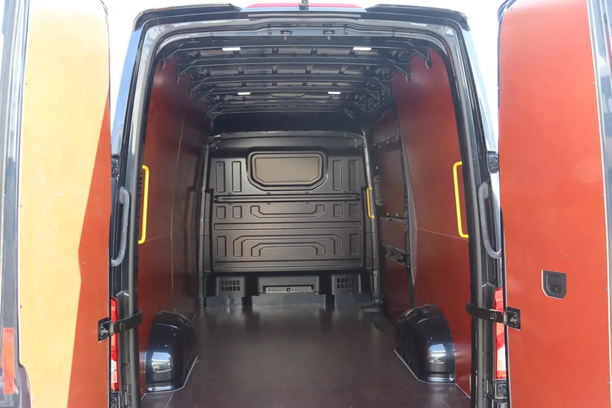 3.140 L3H3, lederen bekleding, 18" LMV, Volledig in kleur, Sidebars zwart, Roordink Edition